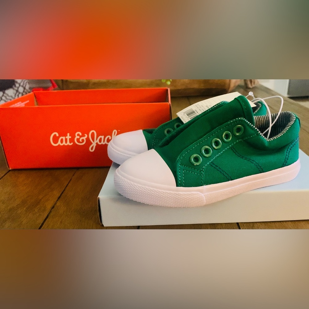 KIDS SHOES - CAT & JACK - NWT & BOX - GREEN - SIZE 10